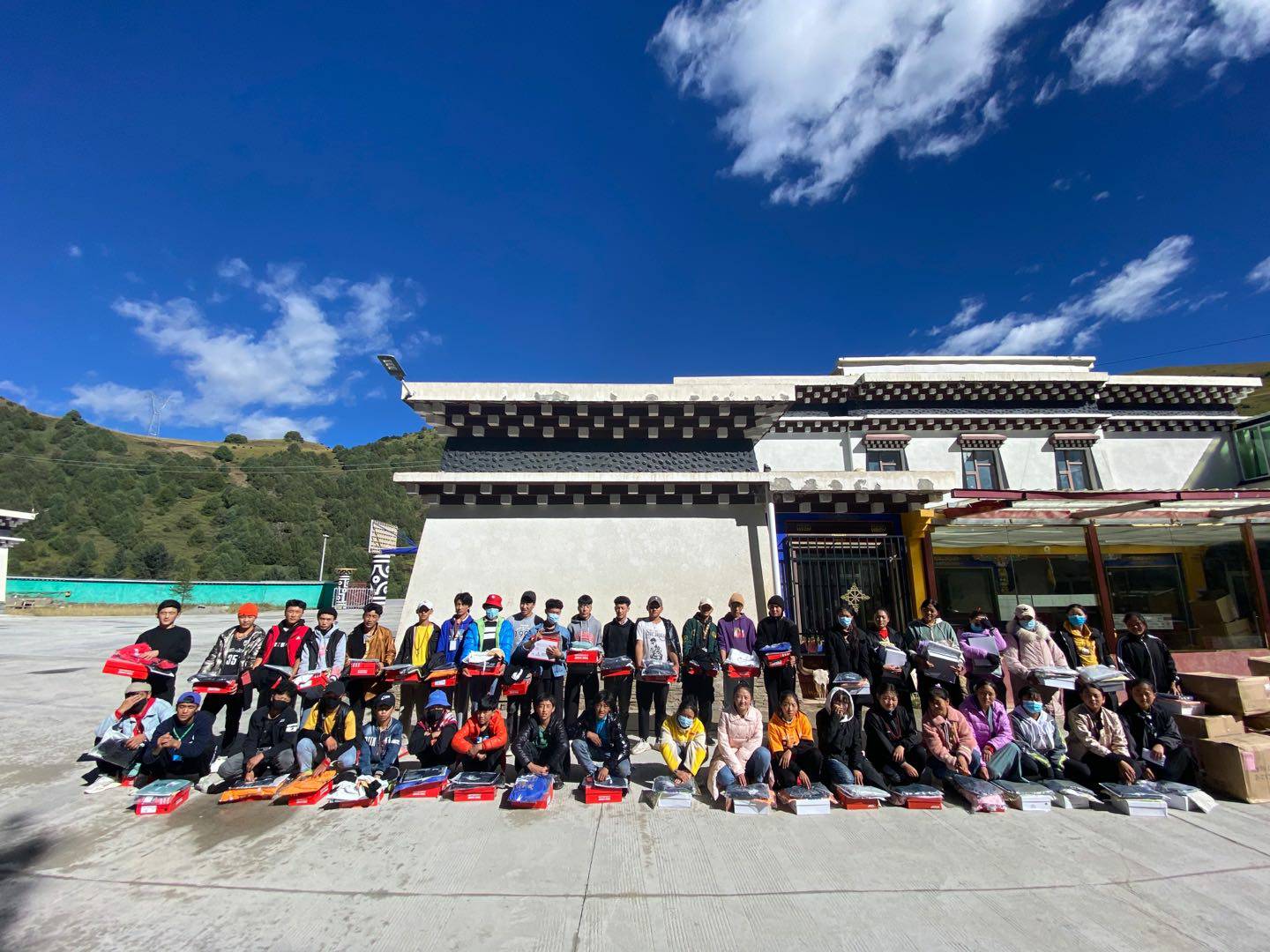 开云网页版·官方版在线登入-开云(中国)公益回顾丨家国同欢月同圆 温暖满载甘孜州(图8)